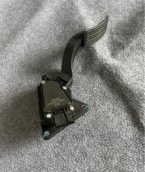 bàn đạp chân ga B07 - cái