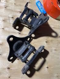 Bản lề cửa Chiến Thắng 100P/TG (hình tam giác) ( Trên = dưới / L=R ) - cái